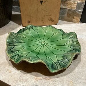ARHAUS Vintage Lily Pad Decorative Wall Plate 11” B